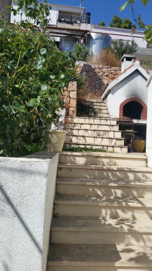 Vino * Sveta Nedelja (Hvar)